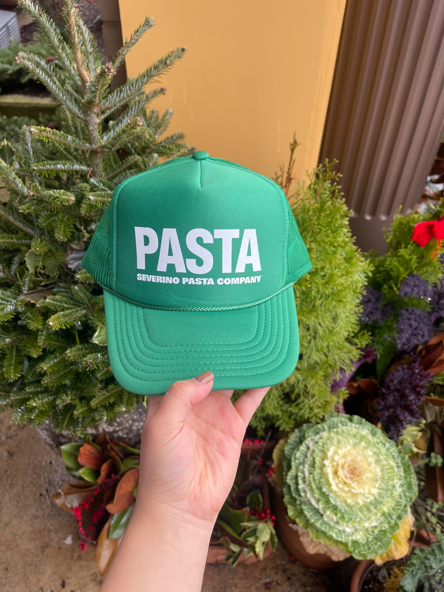 KELLY GREEN PASTA HAT